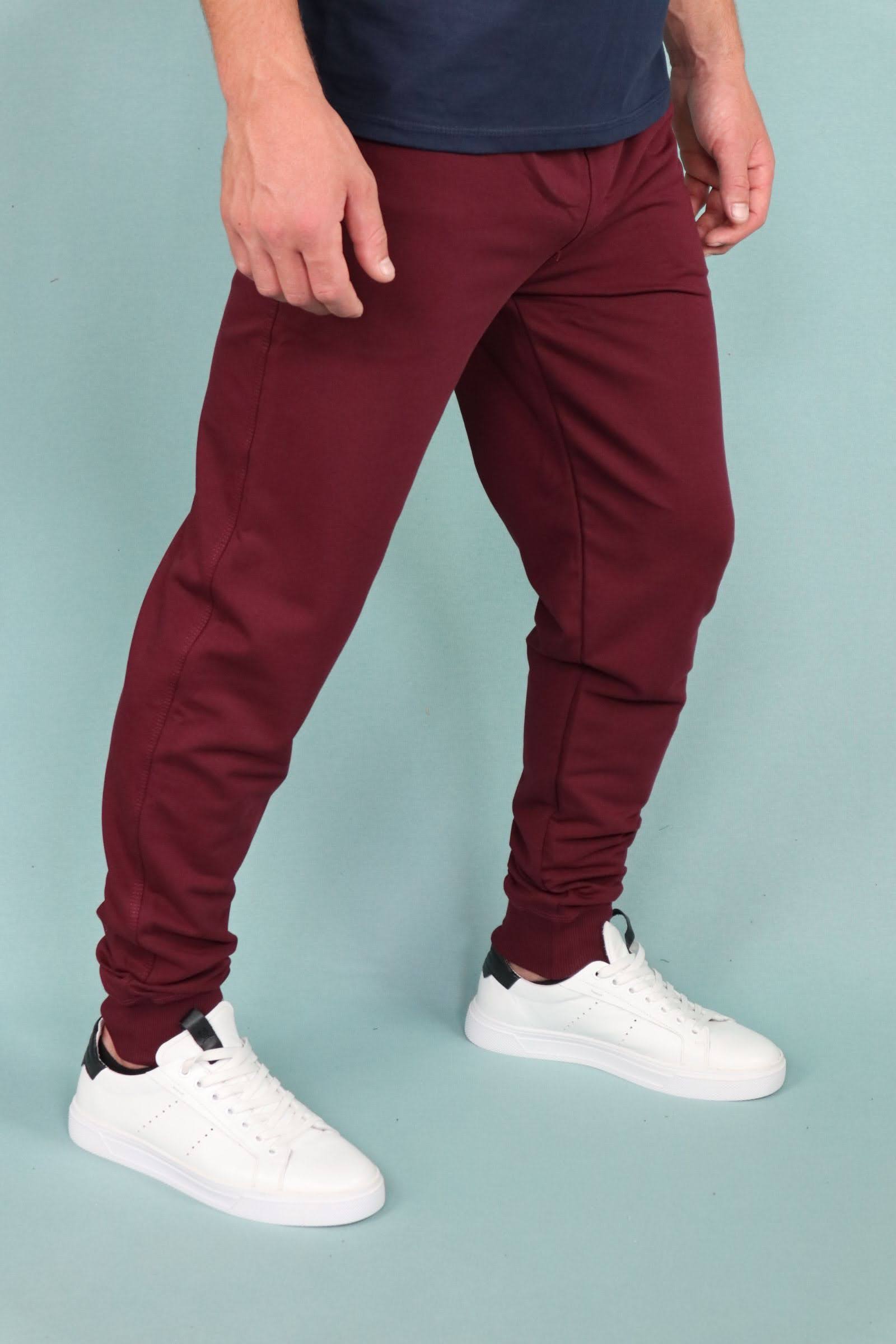 З чим носити бордові чоловічі брюки? 3 пропозиції щодо модних стилів