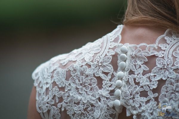 Мереживне плаття – коли і як його носити?